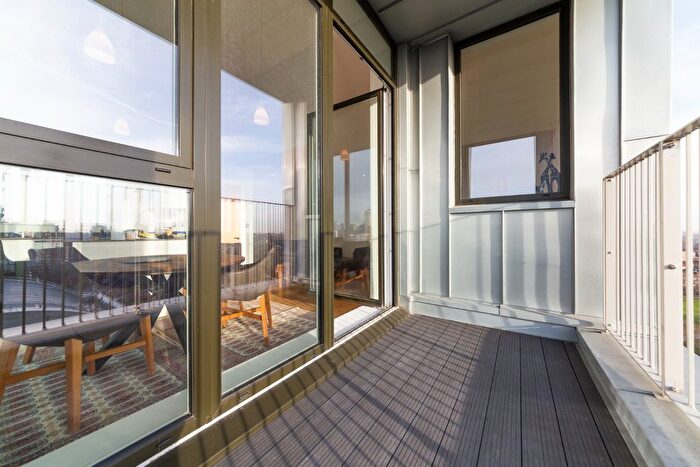 2 Bedroom Flat For Sale In Sovereign Tower, Emily Street, Canning Town, E16