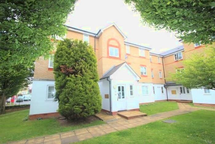 2 Bedroom Flat To Rent In Clarence Close, New Barnet, EN4