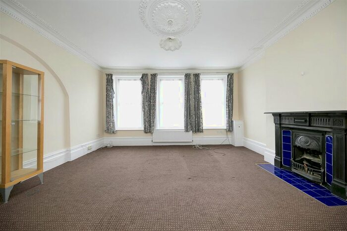 1 Bedroom Flat To Rent In Heath Road, Twickenham, TW1