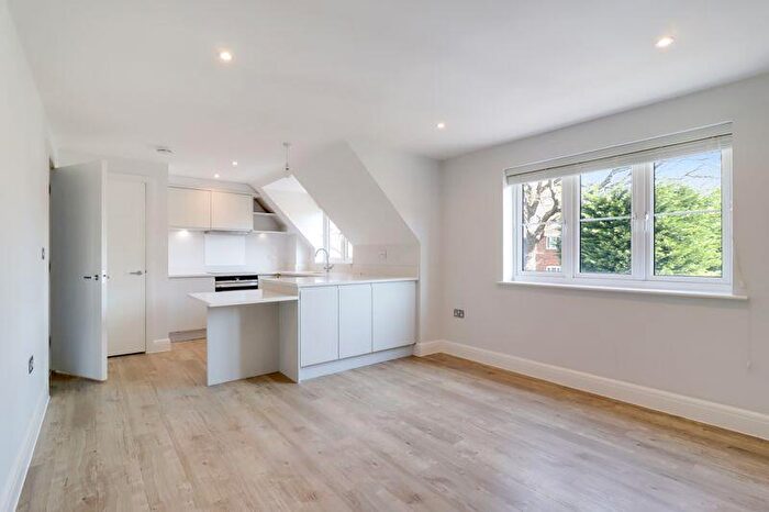 1 Bedroom Apartment To Rent In Updown Hill, Windlesham, GU20