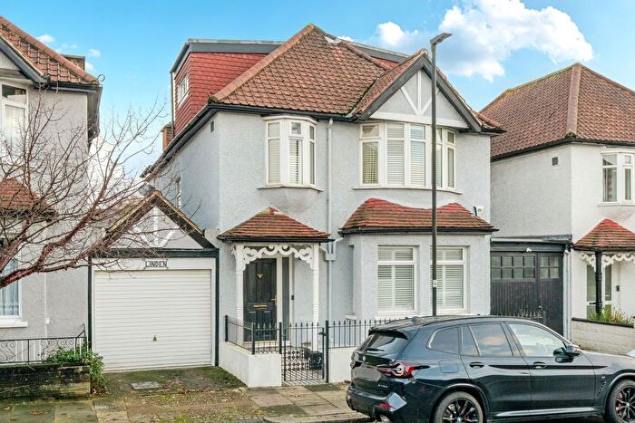 5 Bedroom Link Detached House For Sale In Voss Court, Streatham Common, London, SW16