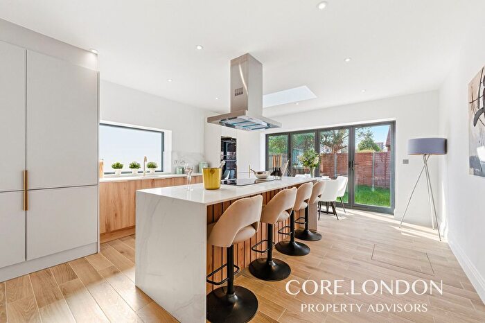 3 Bedroom End Of Terrace House For Sale In Hathaway Gardens, London, W13