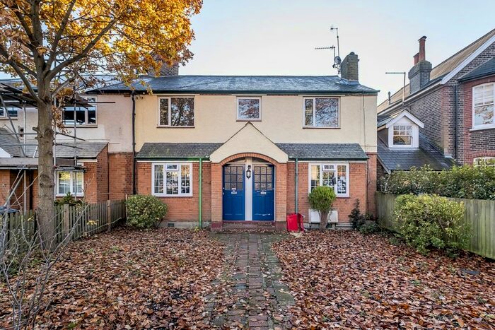 3 Bedroom Flat To Rent In Cambridge Road, London, SW20