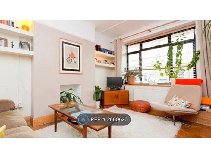 2 Bedroom Flat To Rent In Farm Rd, Hove, BN3