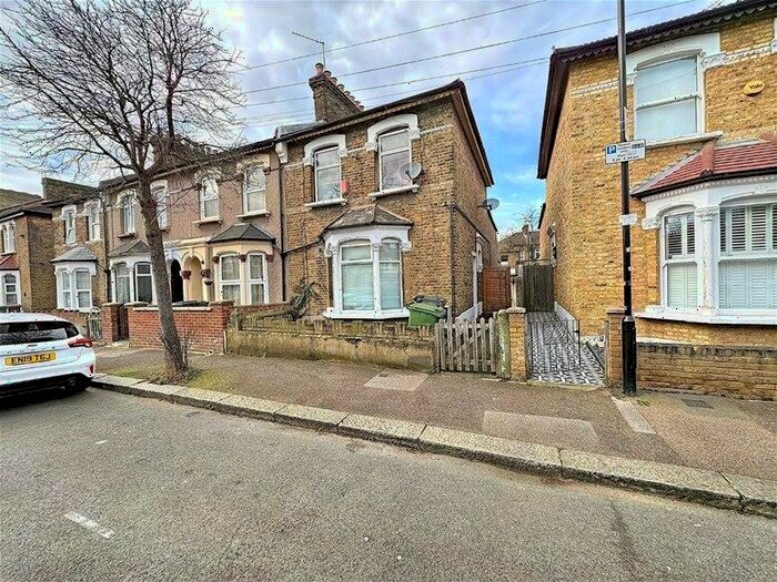 2 Bedroom Maisonette To Rent In St Georges Road, Leyton, E10
