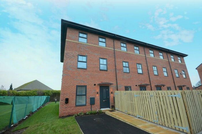 2 Bedroom Town House To Rent In Hablethorpe Street, Bilborough, Nottingham, NG8