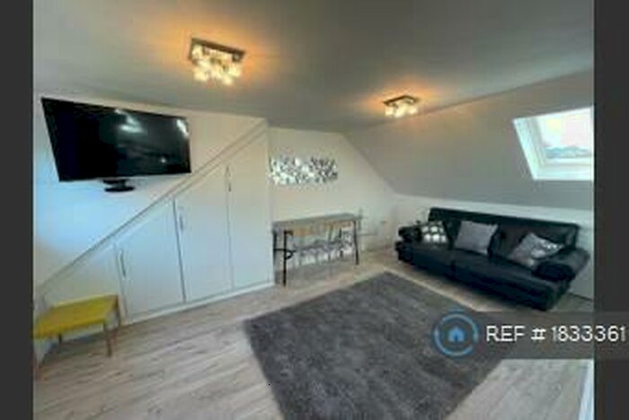 3 Bedroom Flat To Rent In Sussex Rd, Harrow, HA1