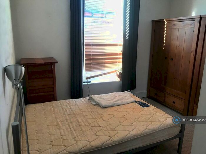 2 Bedroom Terraced House To Rent In Thorn Grove, Manchester, M14