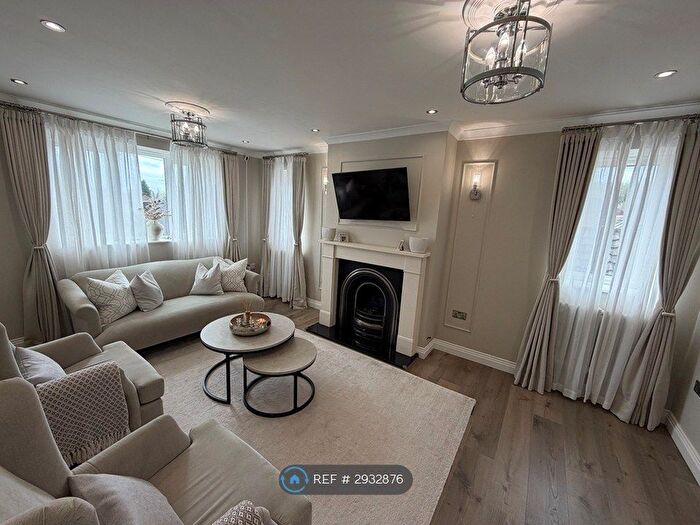2 Bedroom Maisonette To Rent In Wood Rise, Pinner, HA5