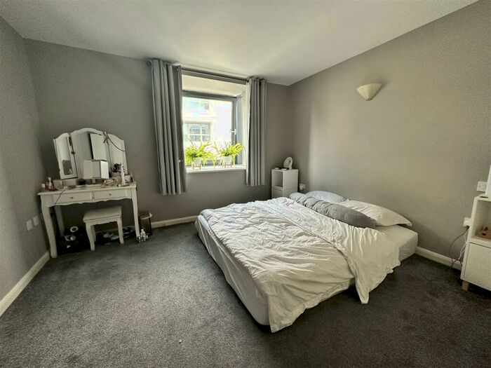 2 Bedroom Apartment To Rent In Deanery Road, Bristol, BS1