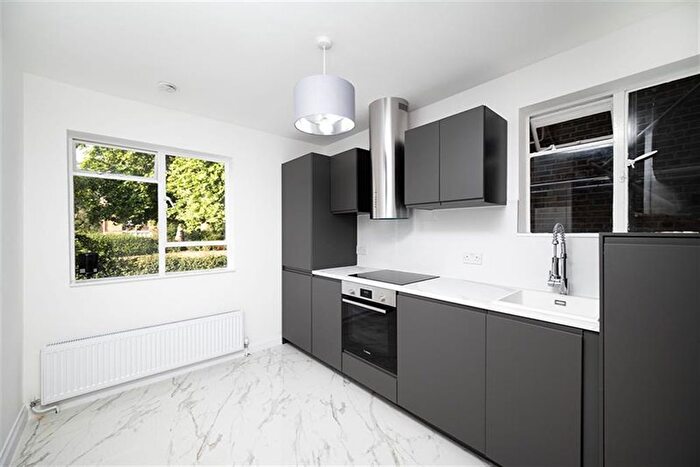 1 Bedroom Flat To Rent In Rochester Terrace, Camden, NW1