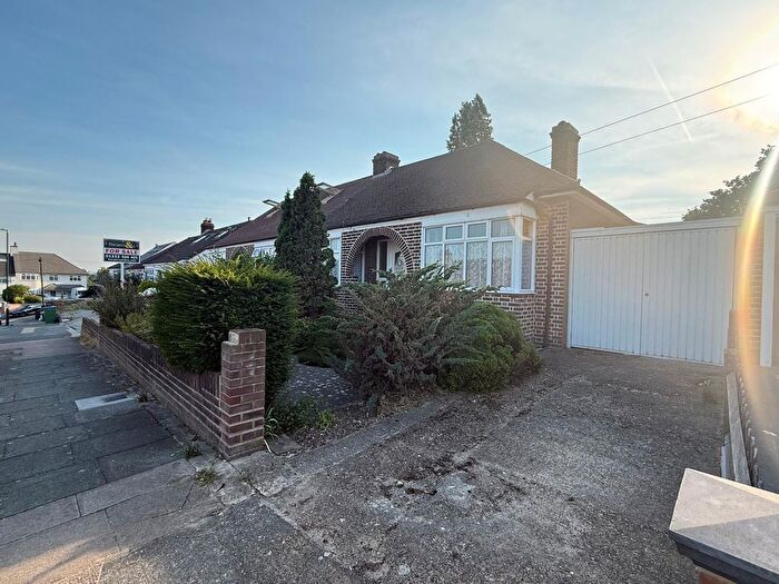 2 Bedroom Semi-Detached Bungalow For Sale In Horsham Road, Bexleyheath, DA6