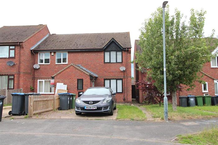 2 Bedroom End Of Terrace House To Rent In Armstrong Close, Rugby, Warwickshire, CV22