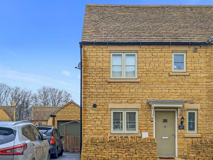 3 Bedroom House For Sale In Valetta Way, Moreton-in-Marsh, GL56