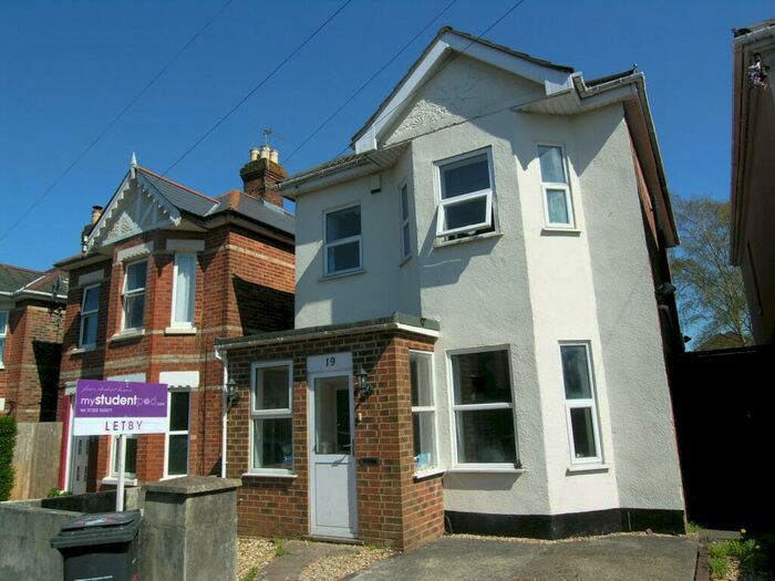 6 Bedroom House To Rent In Bedroom Detached House In Winton, BH9