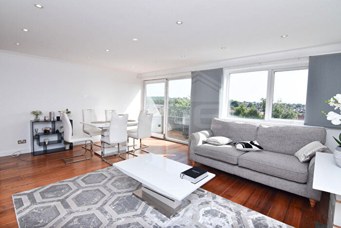 3 Bedroom Penthouse To Rent In Charlton Lodge, Temple Fortune Lane, Golders Green, NW11