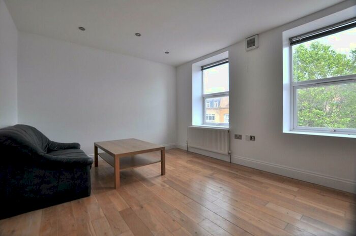 2 Bedroom Flat To Rent In Bethnal Green Road, London, E2