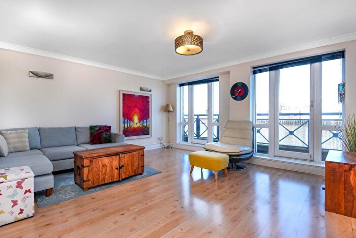 2 Bedroom Flat To Rent In Rotherhithe Street, King & Queen Wharf, London, SE16