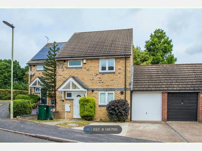 3 Bedroom Semi-Detached House To Rent In Watson Close, Maidenbower, Crawley, RH10