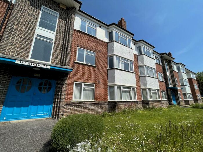 2 Bedroom Apartment To Rent In West Court, Bridport, DT6