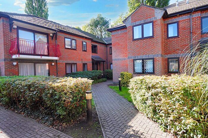 2 Bedroom Flat For Sale In The Millstream, High Wycombe, HP11