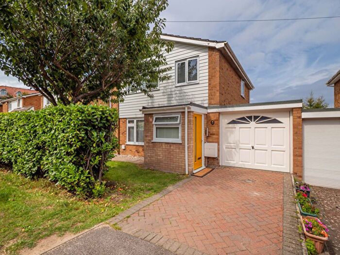 3 Bedroom Detached House For Sale In Vicarage Road, Cromer, NR27