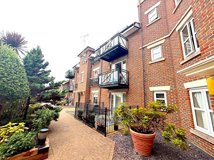 2 Bedroom Flat For Sale In The Broadway, Southend-On-Sea, SS1