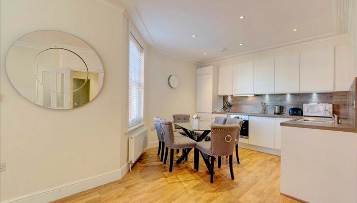 3 Bedroom Flat To Rent In Hamlet Gardens, Ravenscourt Park, London, W6