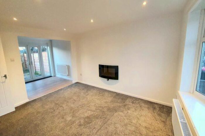 3 Bedroom Semi-Detached House To Rent In Manorial Drive, Manchester, M38