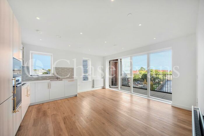2 Bedroom Flat To Rent In Mary Neuner Road, Hornsey, London, N8