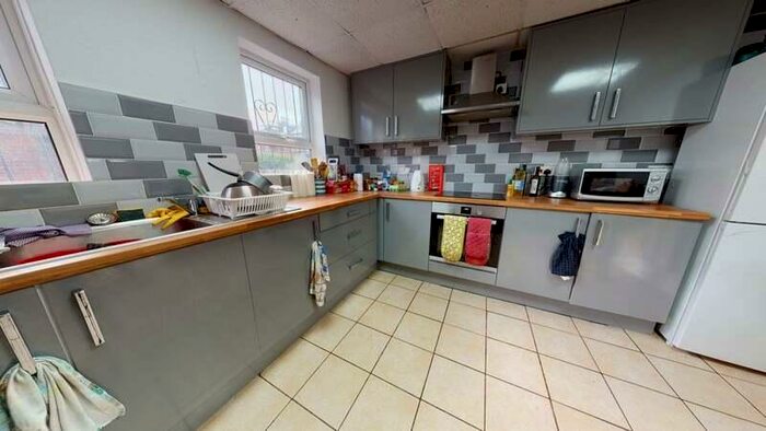 7 Bedroom Terraced House To Rent In Delph Lane, Woodhouse, Leeds, LS6