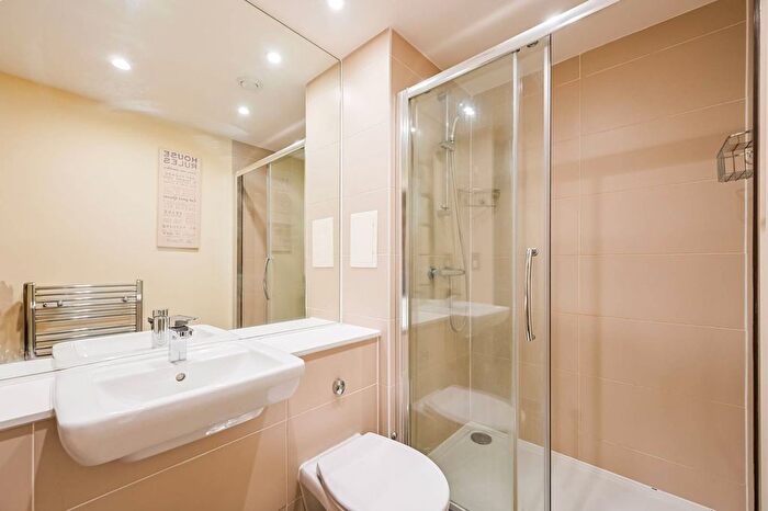 2 Bedroom Flat To Rent In New Century House, Canning Town, London, E16