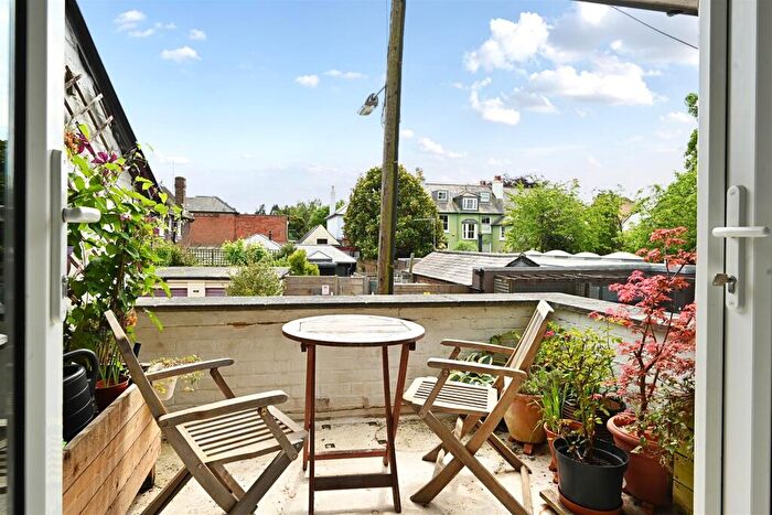 3 Bedroom Maisonette For Sale In High Street, Henfield, BN5