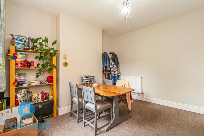 3 Bedroom Town House For Sale In Bleasby Street, Nottingham, NG2