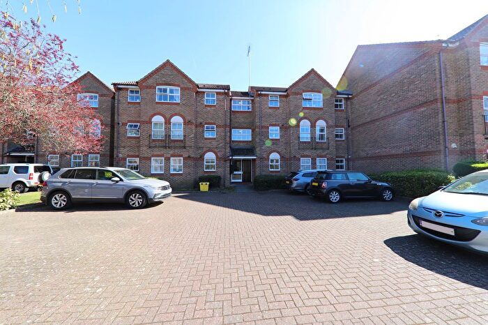 2 Bedroom Flat To Rent In Salters Close, Rickmansworth, WD3