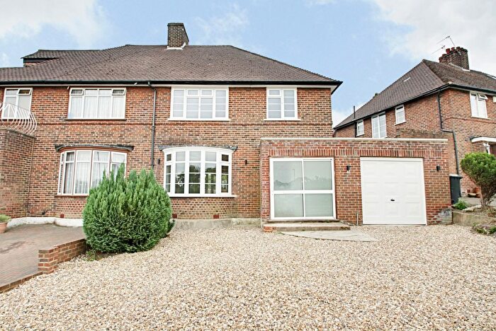 3 Bedroom Semi-Detached House To Rent In Merrivale, Oakwood, N14