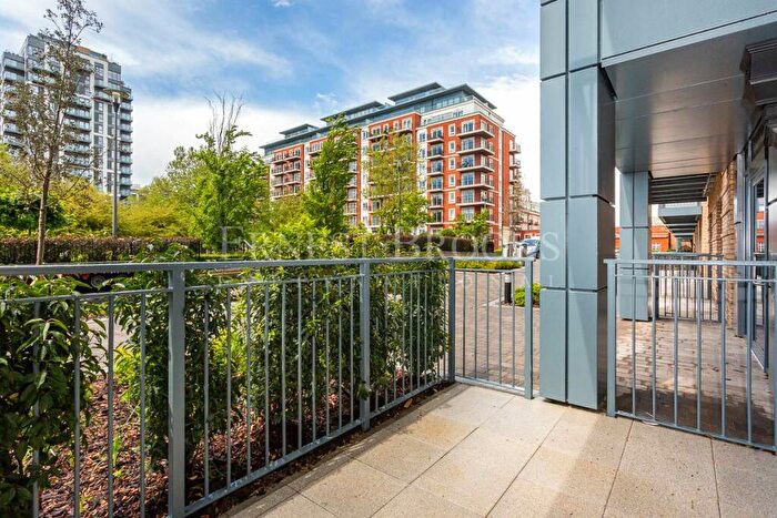 Apartment To Rent In Fermont House, Beaufort Square, NW9