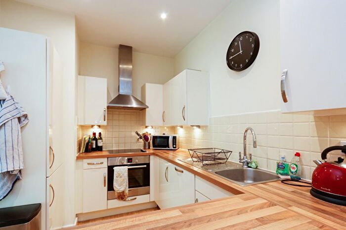 2 Bedroom Flat To Rent In East Dulwich Road, London, SE22