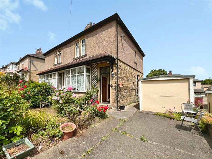 2 Bedroom Semi-Detached House For Sale In Kingston Road, Bradford, BD10