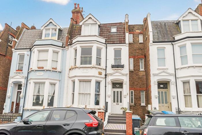 1 Bedroom Flat To Rent In Dyne Road London, NW6