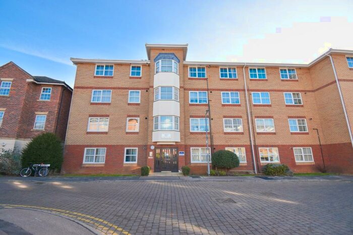 1 Bedroom Apartment To Rent In Cambridge Court, Henry Bird Way, Southbridge, Northampton, NN4