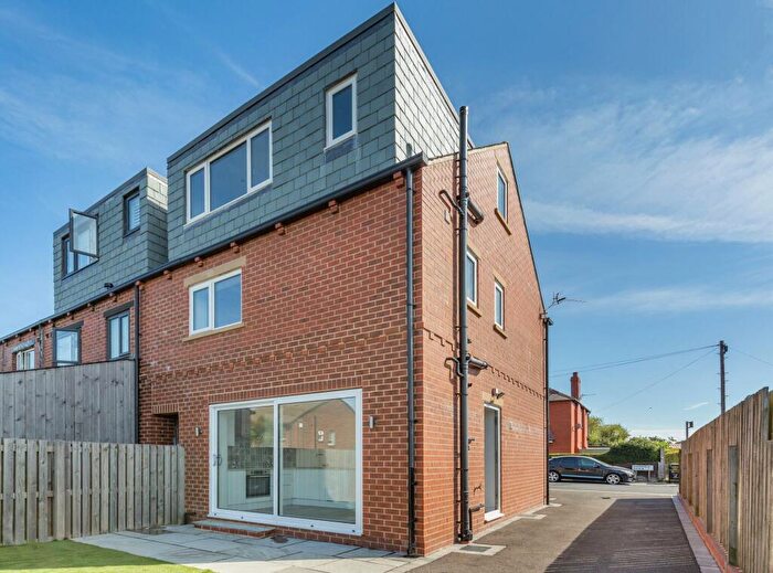 3 Bedroom End Of Terrace House To Rent In Greenfield Avenue, Morley, LS27
