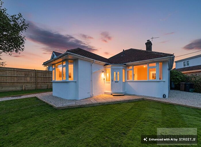 3 Bedroom Detached Bungalow For Sale In Poplar Grove, Kennington, OX1
