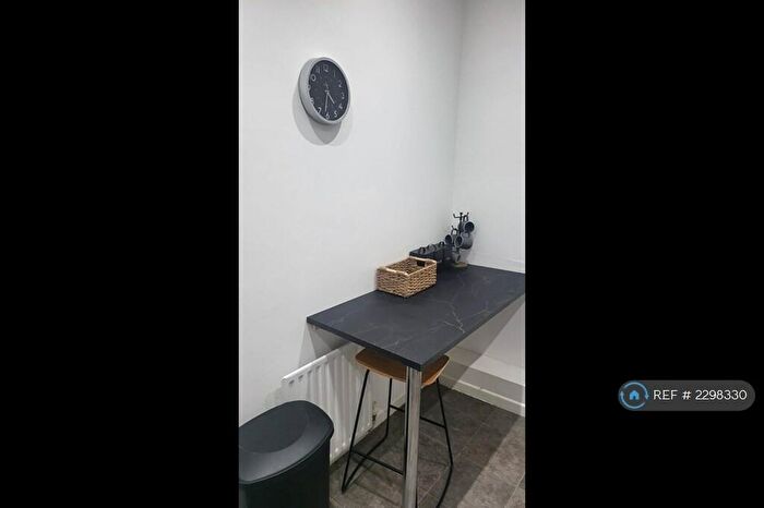 1 Bedroom Flat To Rent In High Street, Dumbarton, G82