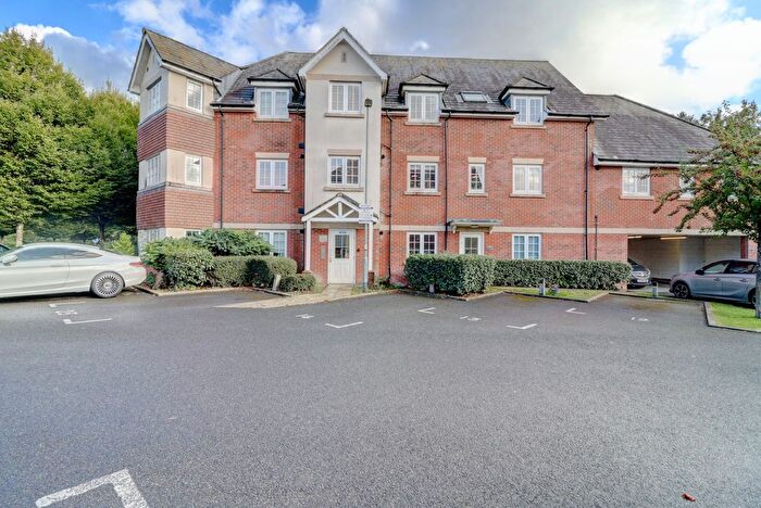 2 Bedroom Flat For Sale In Wellesbourne Road, High Wycombe, Buckinghamshire, HP13