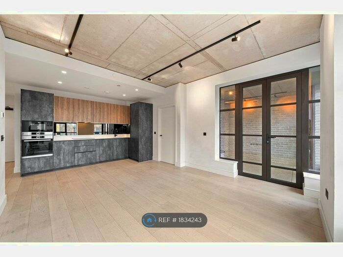 2 Bedroom Flat To Rent In Empress Apartments, London, E2