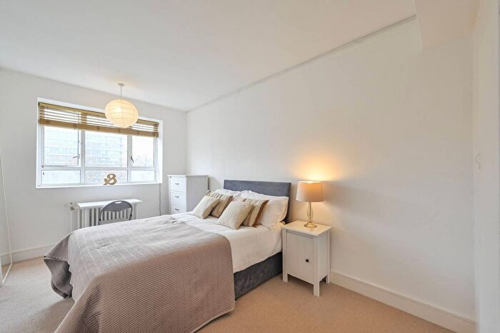 3 Bedroom Flat For Sale In Chaucer House, Churchill Gardens, Pimlico, London, SW1V