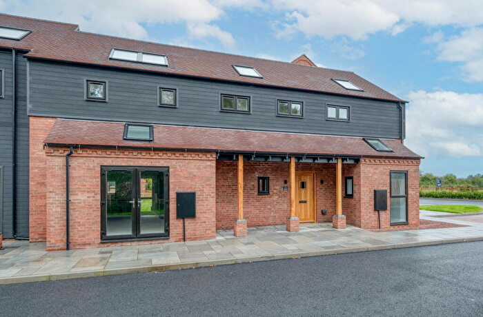 2 Bedroom Apartment For Sale In Lion & Lamb Barns, Droitwich Road, Bradley Green, B96