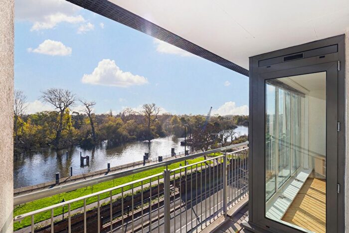 1 Bedroom Flat To Rent In Holland Gardens, Brentford, TW8