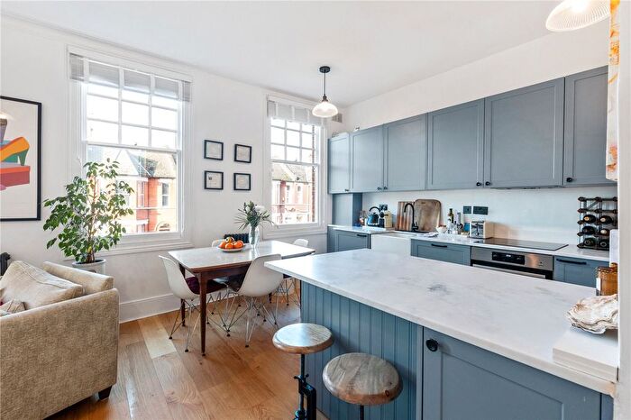 2 Bedroom Flat For Sale In Durley Road, London, N16